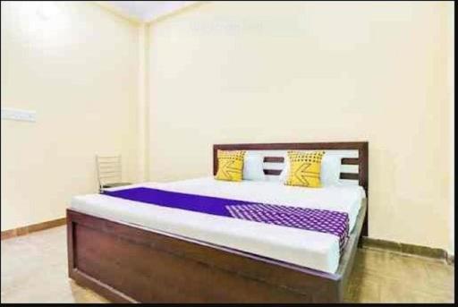 Shree Lodge, Ayodhya - Housity