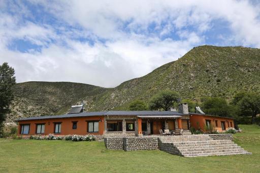 IMPRESIONANTE CASA FRENTE AL RIO - Housity