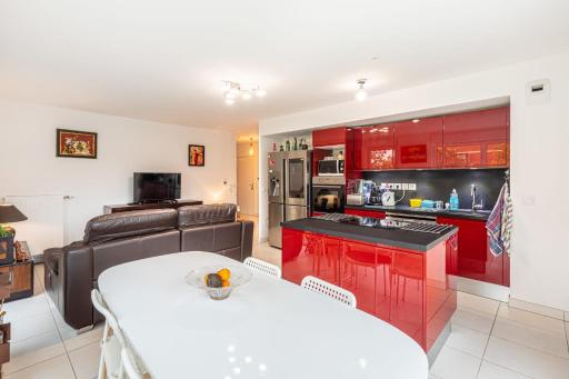 GuestReady - Family-Friendly Apartment in Chaville - Housity