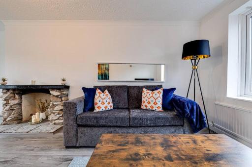 3 BR Modern Home w free parking at Saint Helens - Housity