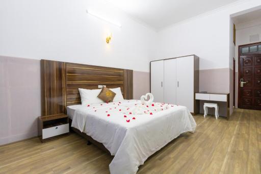 PHÚ QUÝ HOTEL near ĐÔNG KINH MARKET - Hizvo