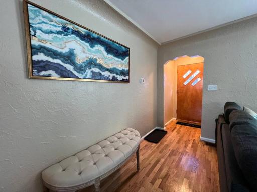 Snug, neighborly home perfect for your small group - Housity
