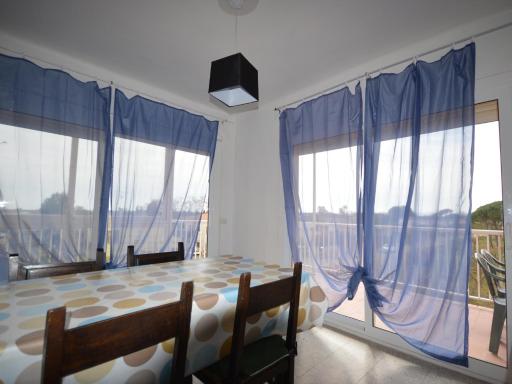 Apartamento Sant Pere Pescador, 2 dormitorios, 4 personas - ES-89-94 - Housity