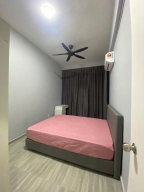 Home Away From Home Room 1 - Housity