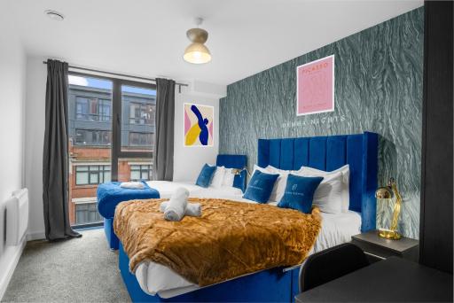 The Elixir Suite 2 bedroom property near Bullring City Centre - Sleeps 7 - Housity