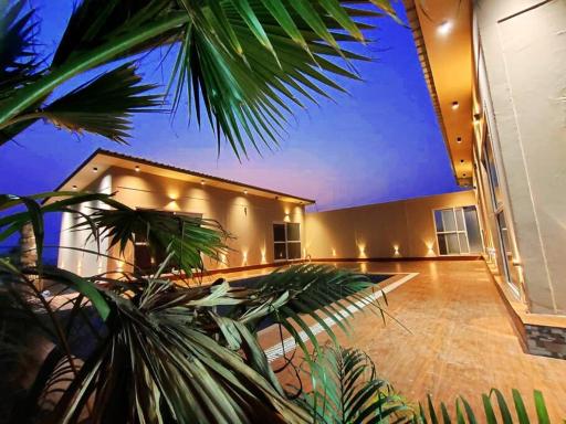 Shaw Estate-Beautiful Farm House in Noida-Agarwal Farm - Housity