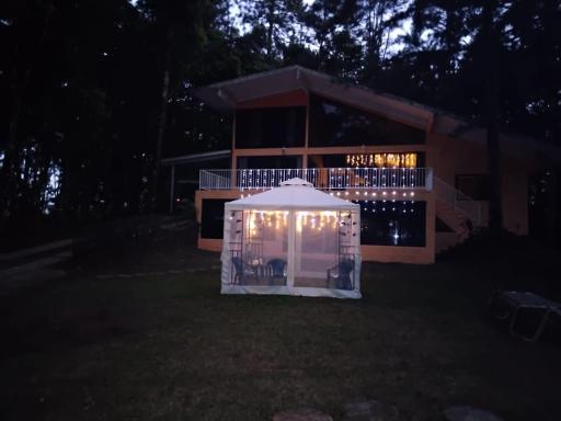 Casa rodeada de paz, aves y mariposas. - Housity