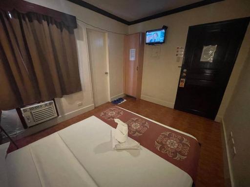 Stonehouse Hotel Quezon City - Housity