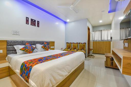FabHotel Dev Palace - Housity