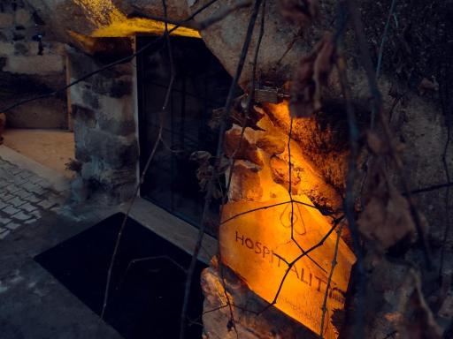 Deep Cave House - Housity