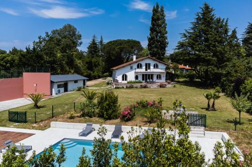 Chistera - Rent a house with heated swimming pool and garden in Urrugne - Housity
