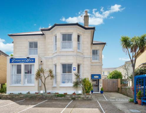 Lyndhurst House - Housity