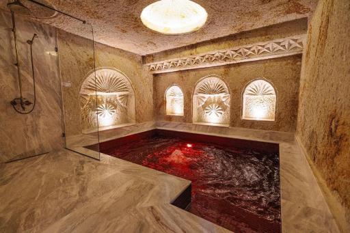 Canyon Cave Hotel - Housity