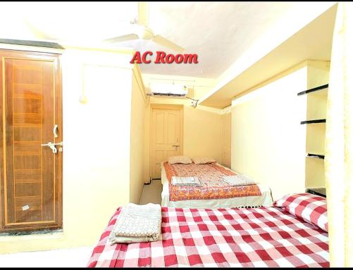 Shriguru guest house, Akkalkot - Housity