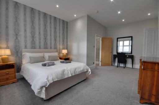 Kemps Hotel - Housity
