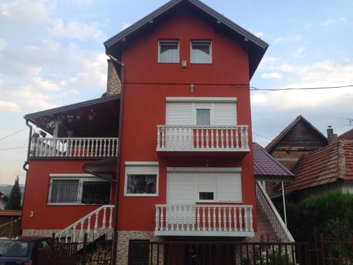 Apartment Red House - Housity