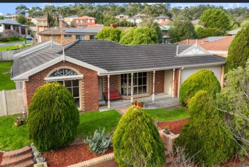 Family Retreat - Narre Warren - Housity