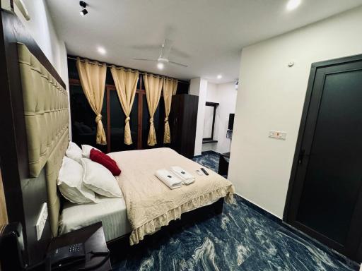 Big Pocket Hotel - Housity