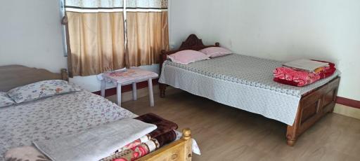 Sultan Tit - Housity