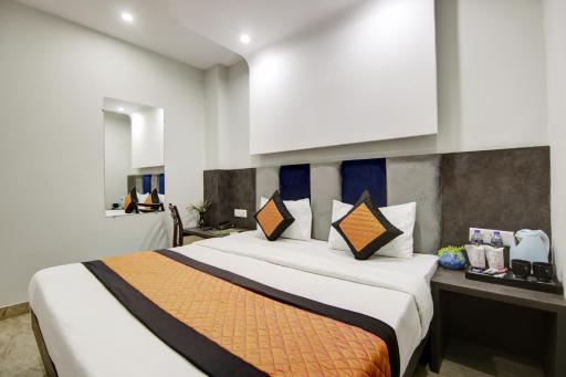 Hotel S B INN Paharganj - Housity