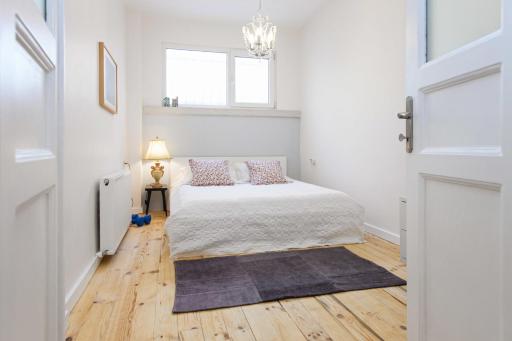EV - Eden Central 1 Bed Apartment with Garden - Housity