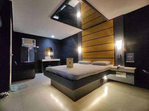 Halina Hotel - Housity