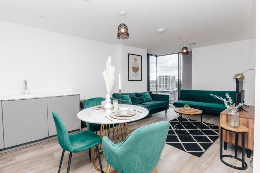 Luxury 2 Bedroom Apartment, Broad street Birmingham - Housity