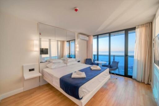 Panorama Black Sea View & ApartHotel Batumi - Housity