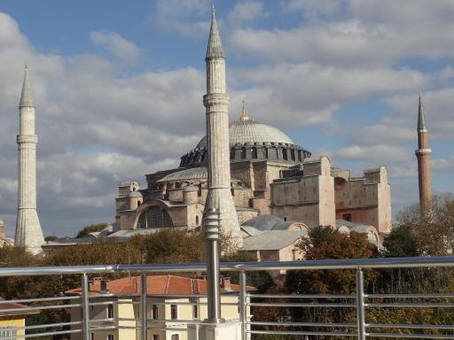 Ares Hotel - Housity