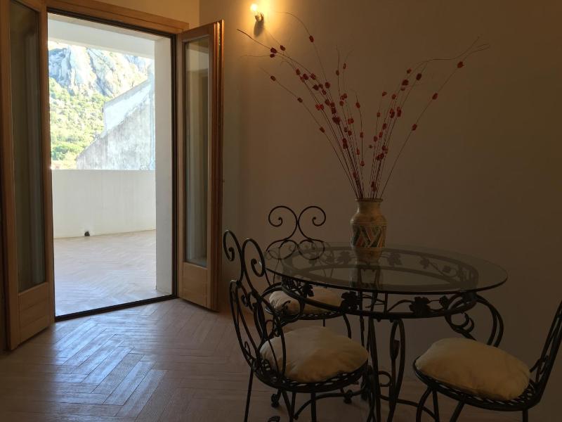 Sasimedda a San Pantaleo - Grazioso appartamento vista