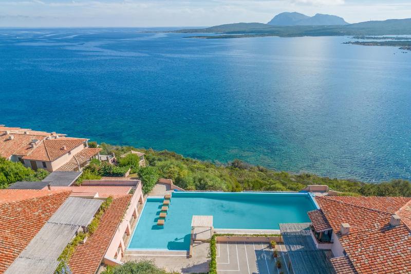 Casa Emozione a Marinella - Appartamento con piscina e vista