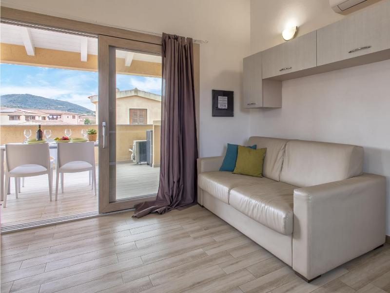Studio Luca a Murta Maria - Accogliente Appartamento Vicino
