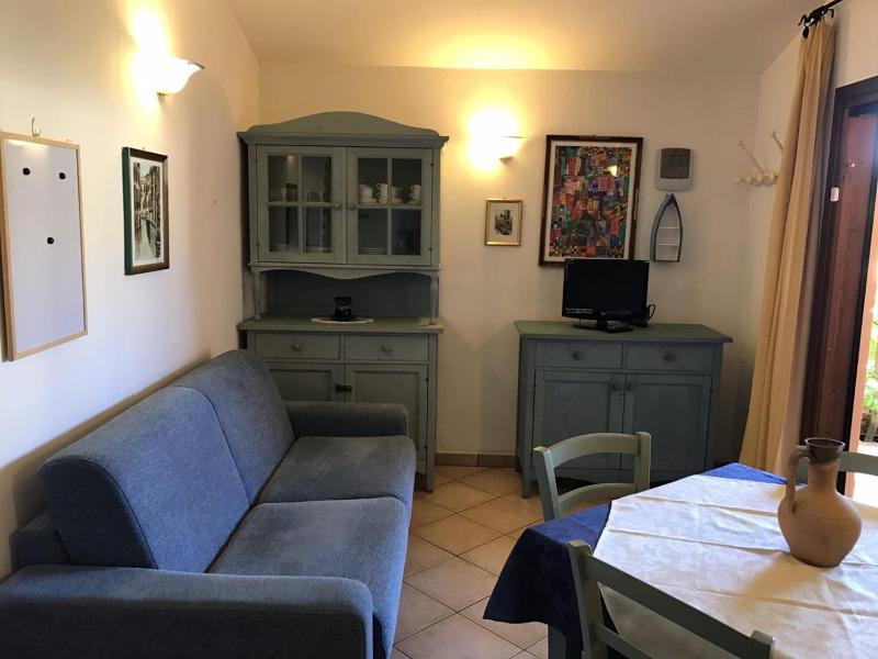 Villino Iris a Murta Maria - Oasi con Piscina e Vista Mare