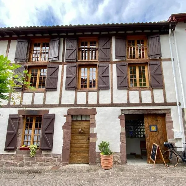 생장피드포르에 위치한 호텔 Gite de la Porte Saint Jacques: a hostel for pilgrims