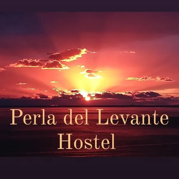 Perla del Levante Hostel, hotel u La Speziji