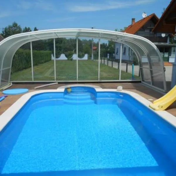 발라톤마리아푸르도에 위치한 호텔 schönes Ferienhaus mit grossen Pool 250 m vom Balaton