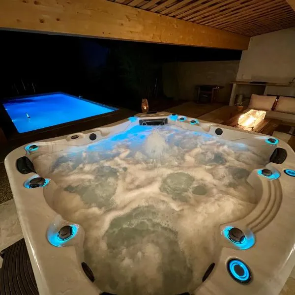 로르그에 위치한 호텔 Studio avec jacuzzi et piscine