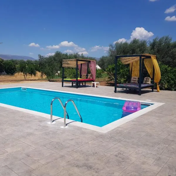 Eco Glamping with Pool between Nafplio and Argos，位于阿尔戈斯的酒店