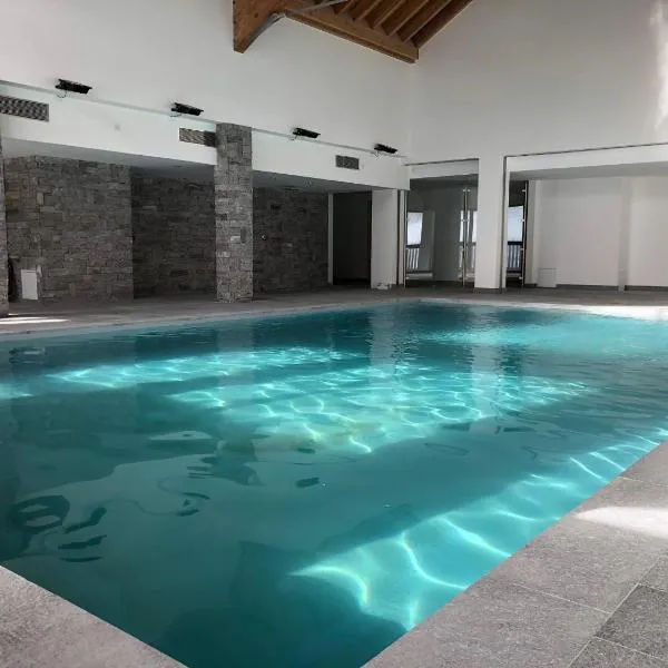 바르스에 위치한 호텔 residence avec piscine ,chalet des rennes
