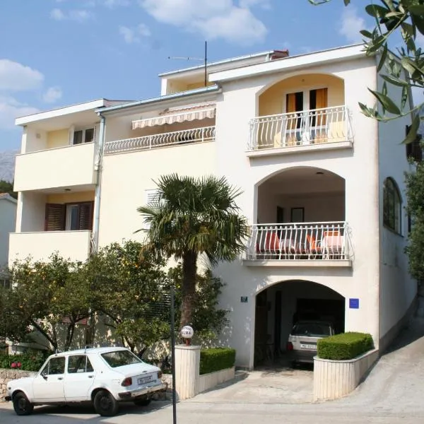 포드고라에 위치한 호텔 Apartments by the sea Podgora, Makarska - 518
