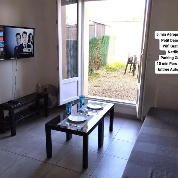 르 메닐 아믈로에 위치한 호텔 Appartement 2, Jardin, collation, 5 min de l'aéroport CDG