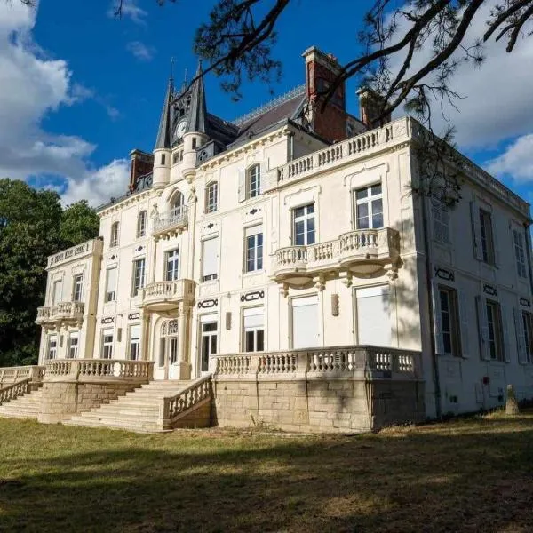 바렌느-보젤르에 위치한 호텔 Château de la Rocherie