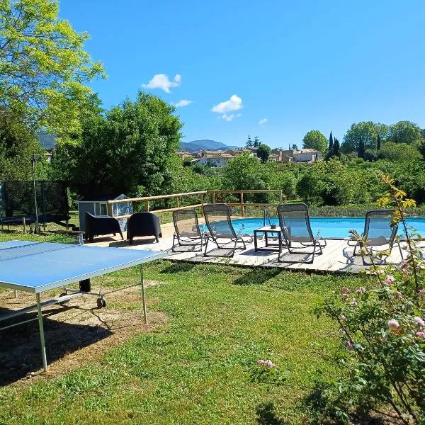 루르마랭에 위치한 호텔 La ferme d'Andréa au milieu des vignes à 3min à pied du centre piscine chauffée climatisation