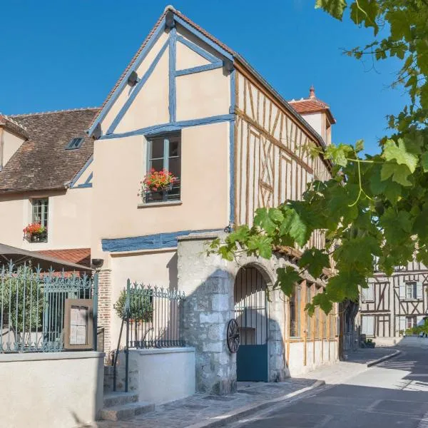 프로뱅에 위치한 호텔 Hôtel Aux Vieux Remparts, The Originals Relais